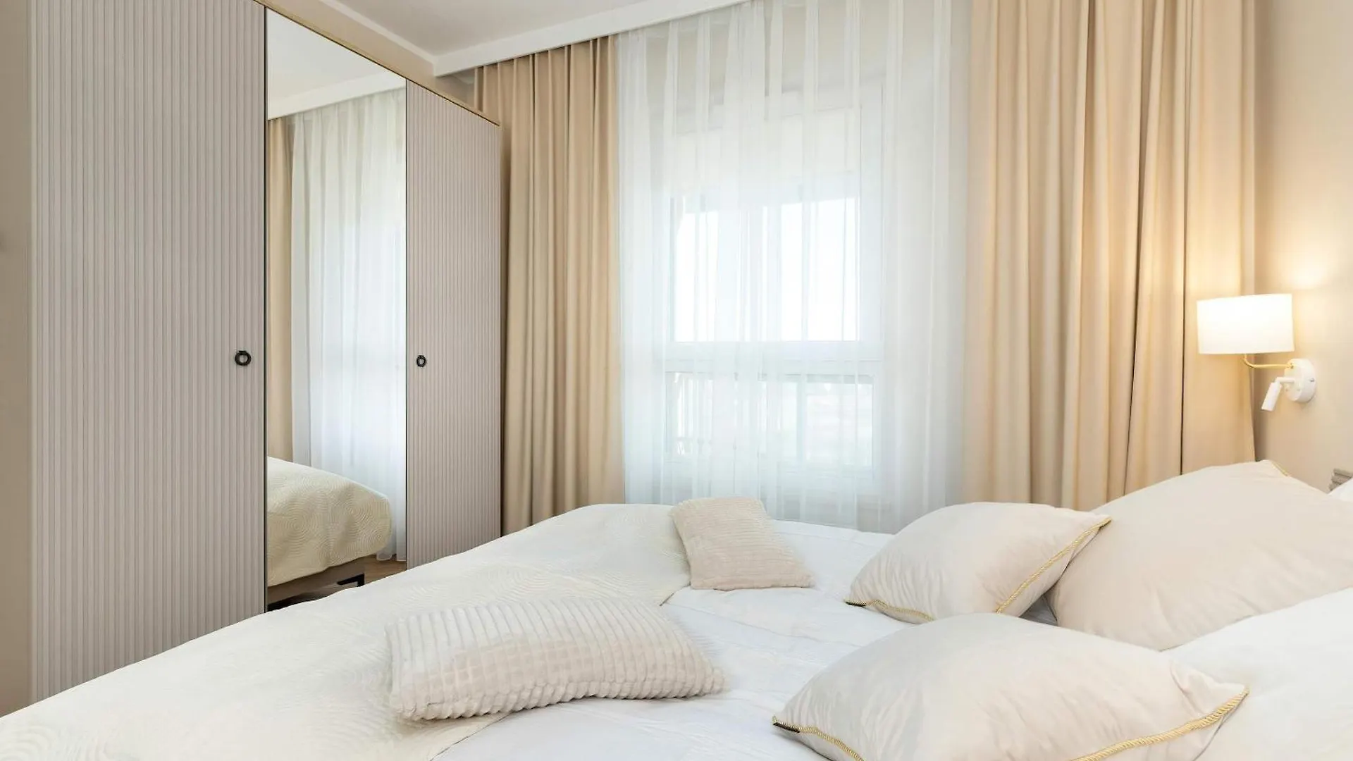 Sunny Apartment With Parking Near Polsat Plus Arena By Noclegi Renters Gdansk